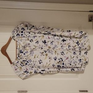Womens used (washed and worn once) XXL floral v neck blouse